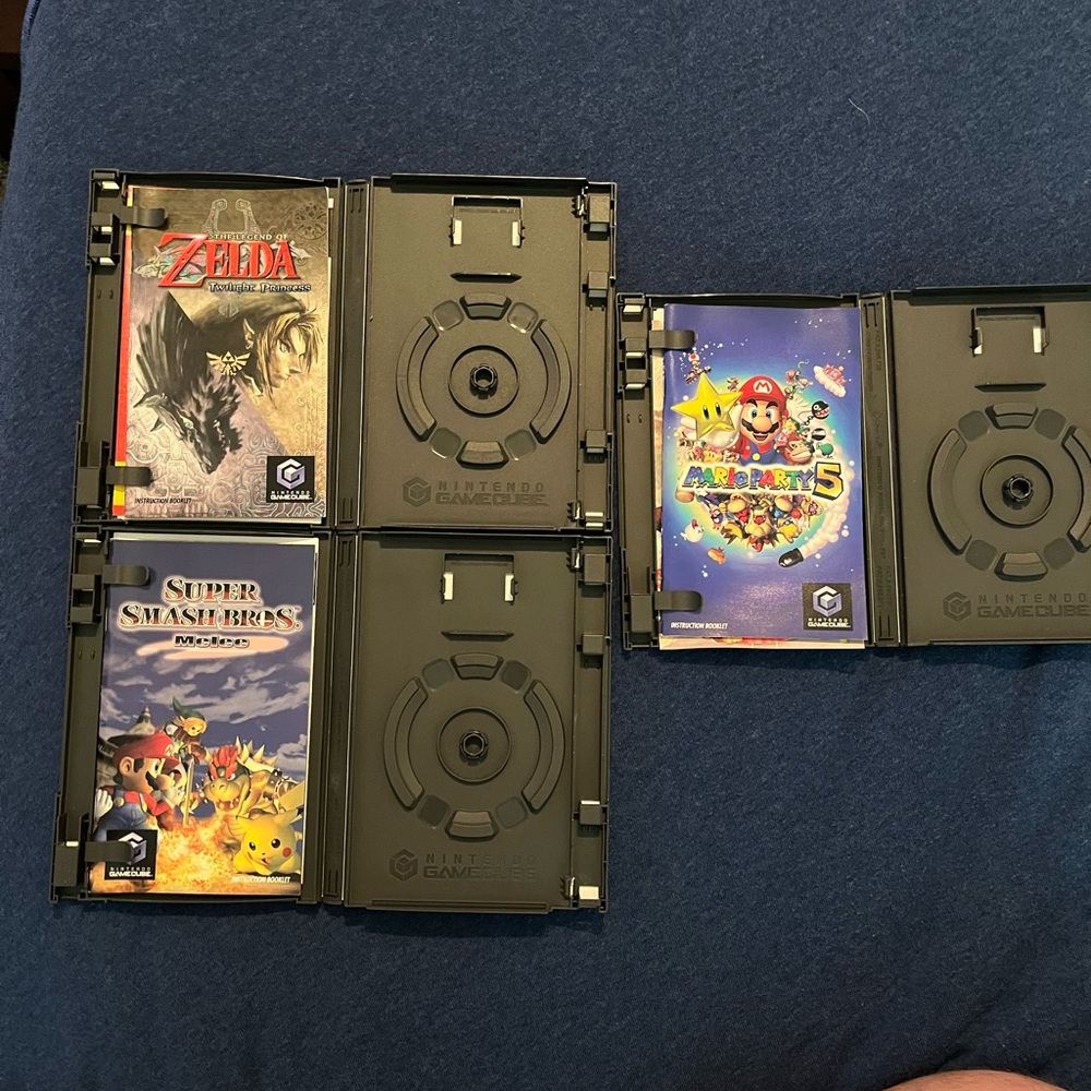 Case only- Nintendo GameCube manuals and cases.